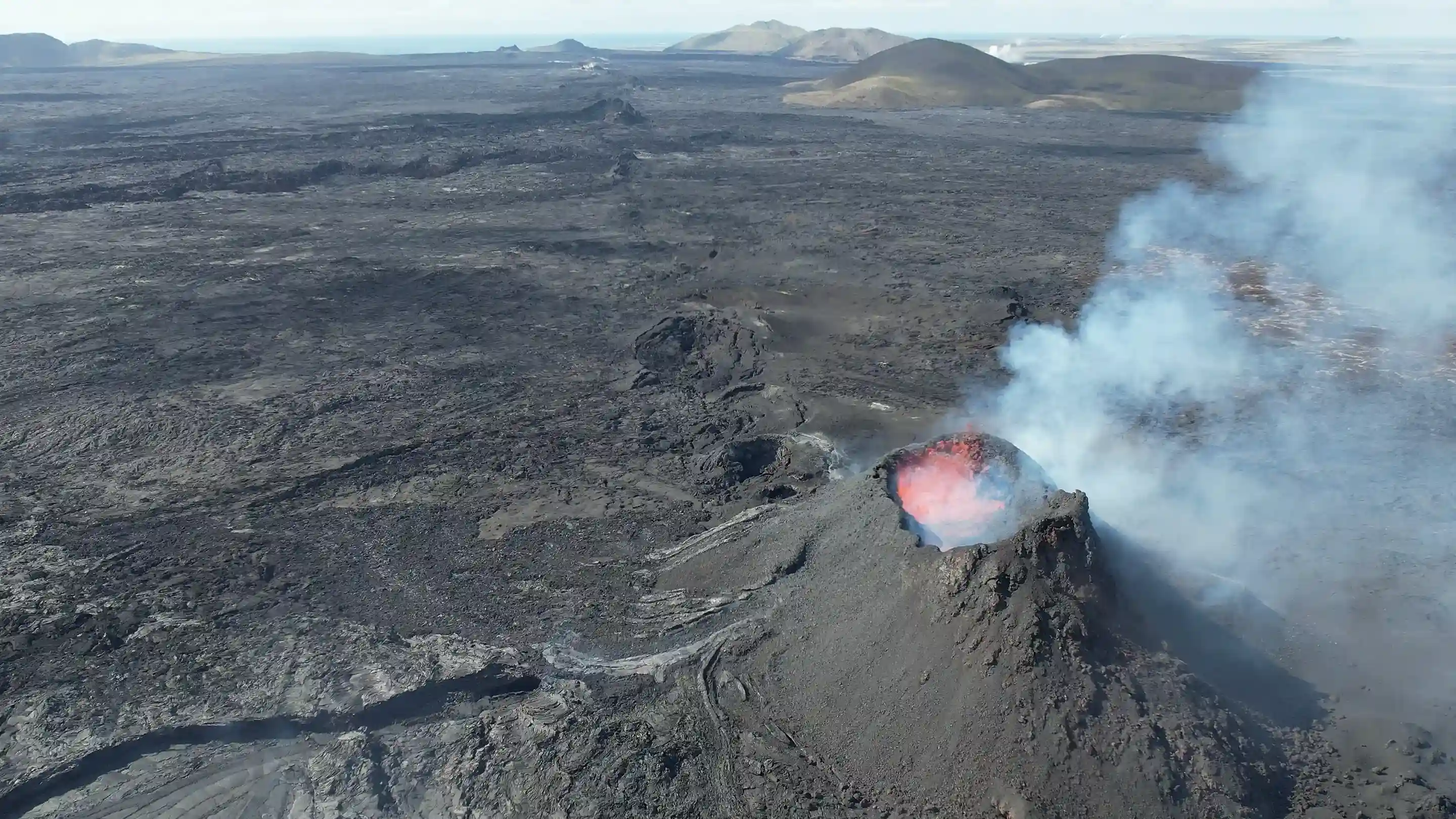 Iceland Eruption Status & Reykjanes Peninsula Safety