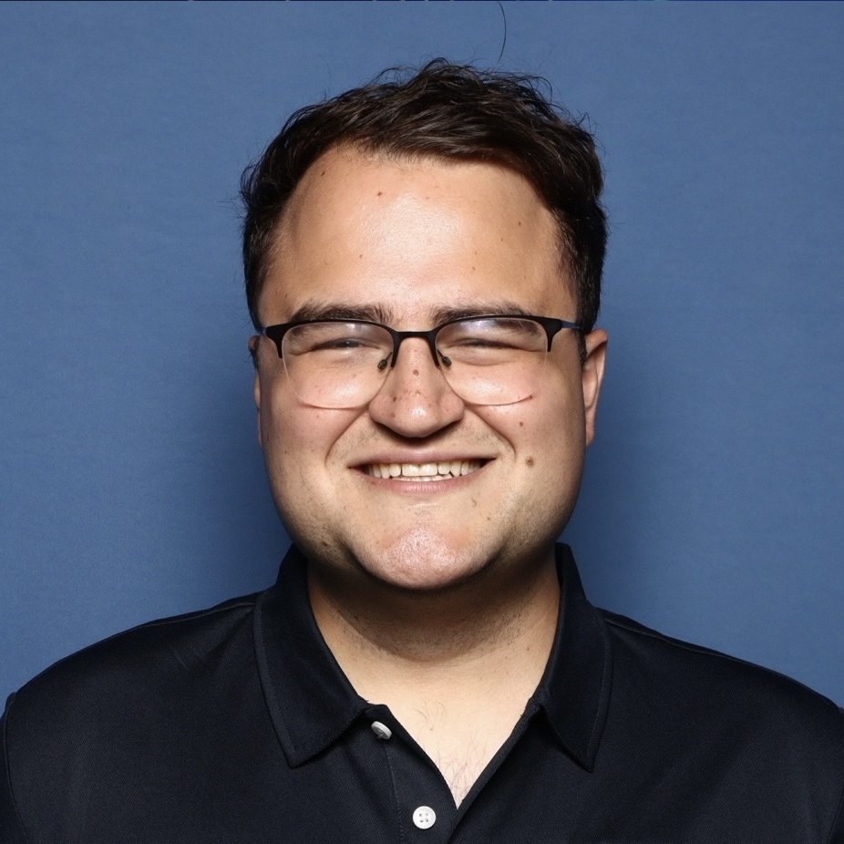 Headshot of Gabriel Santiago