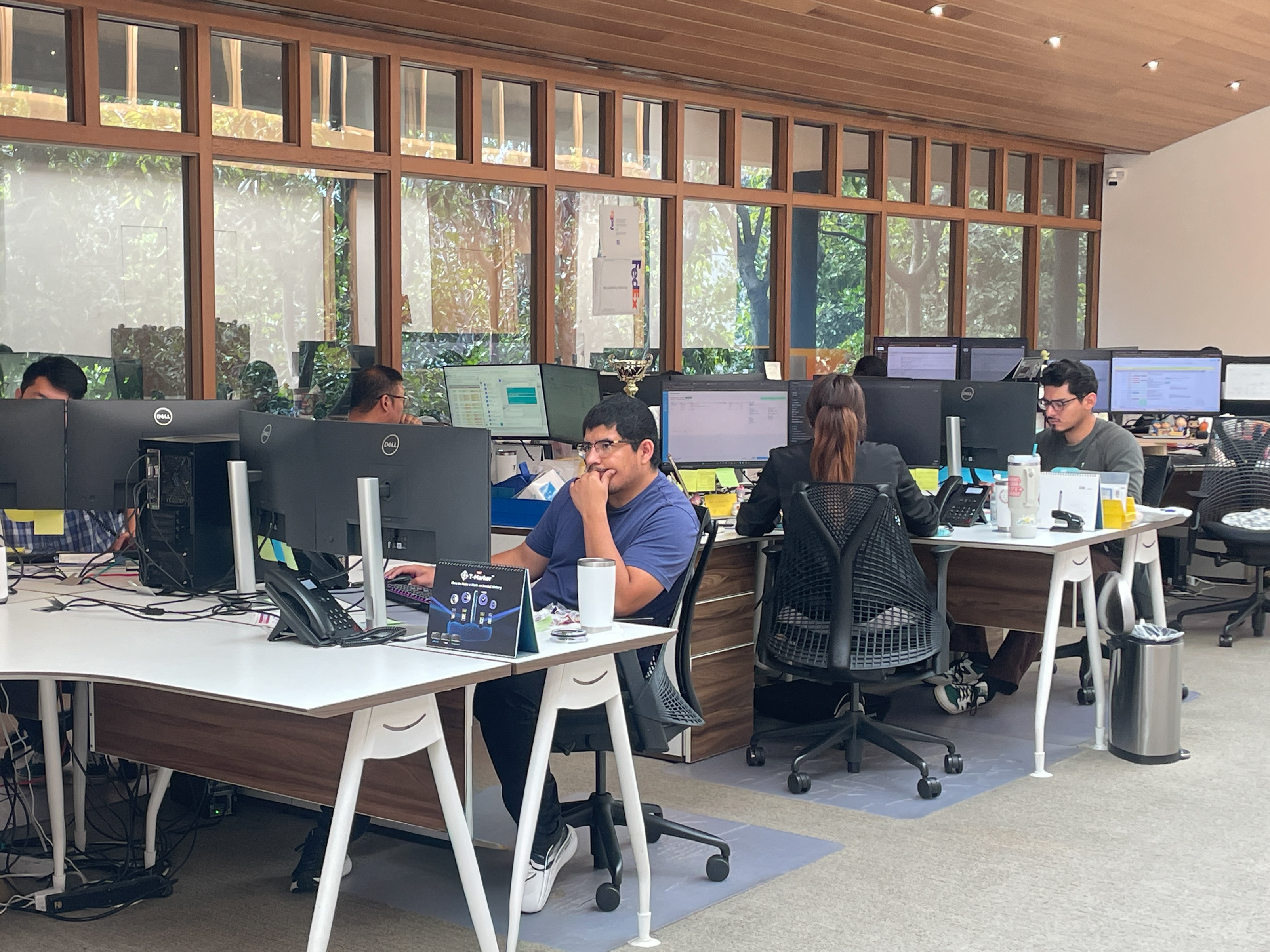 TruAbutment in-house support team at work