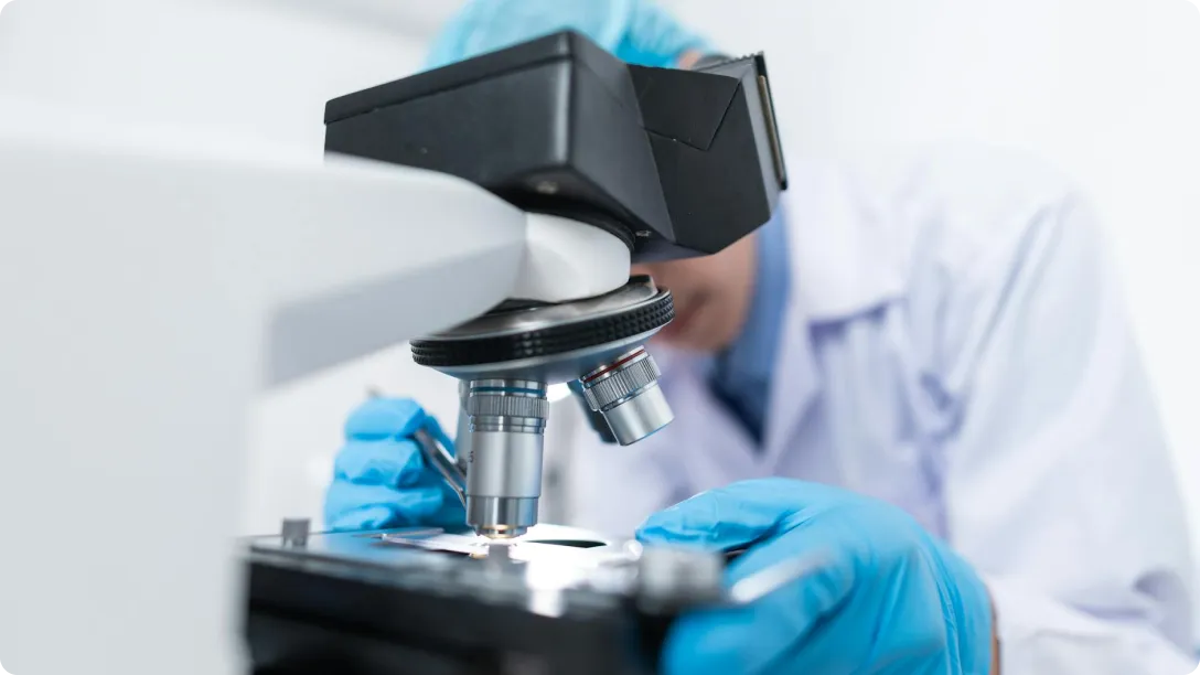 Scientist working on a pharmaceuticals & biology custom chemistry project