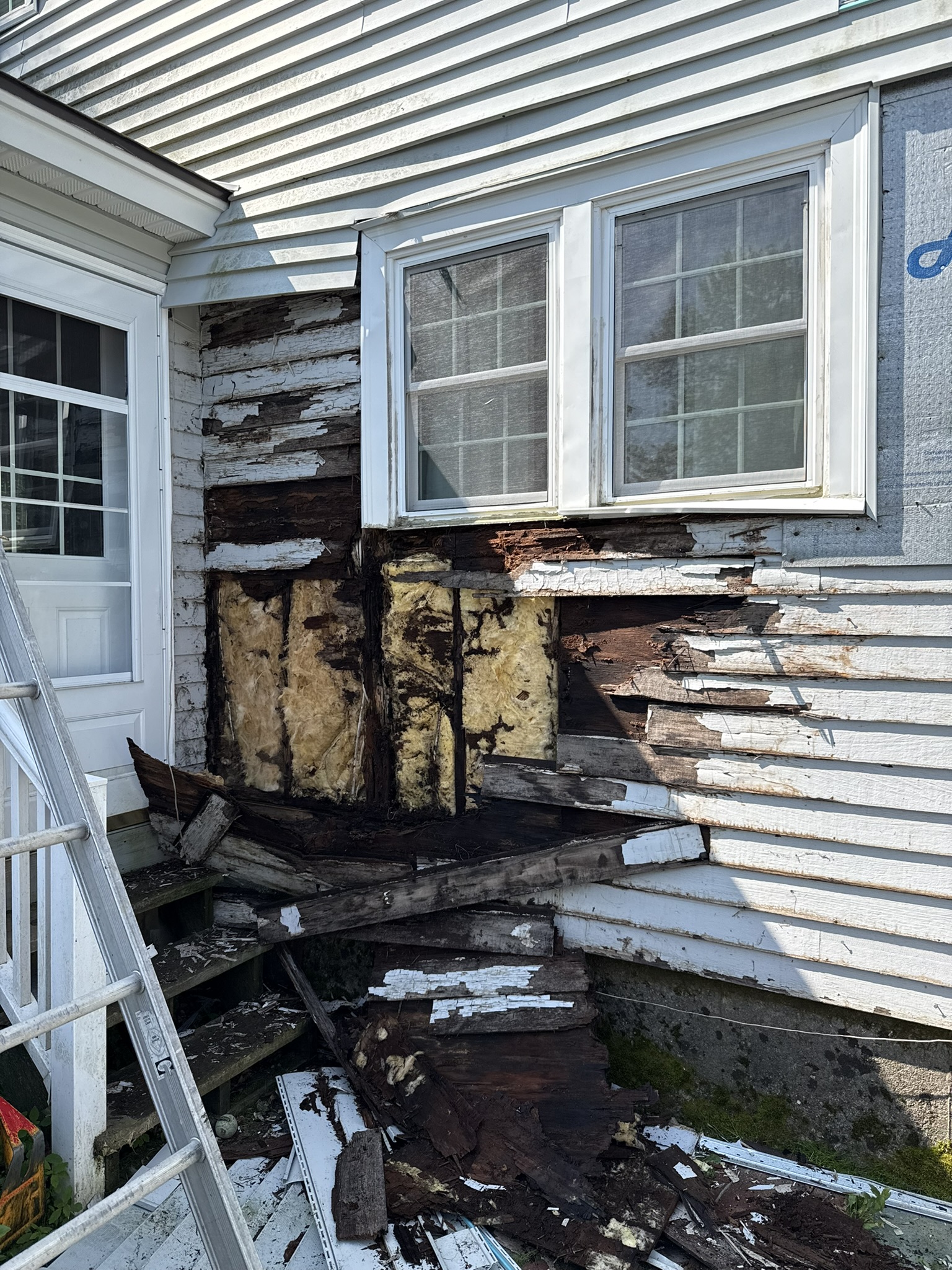 Damaged siding to be repaired by Complete Exterior Experts