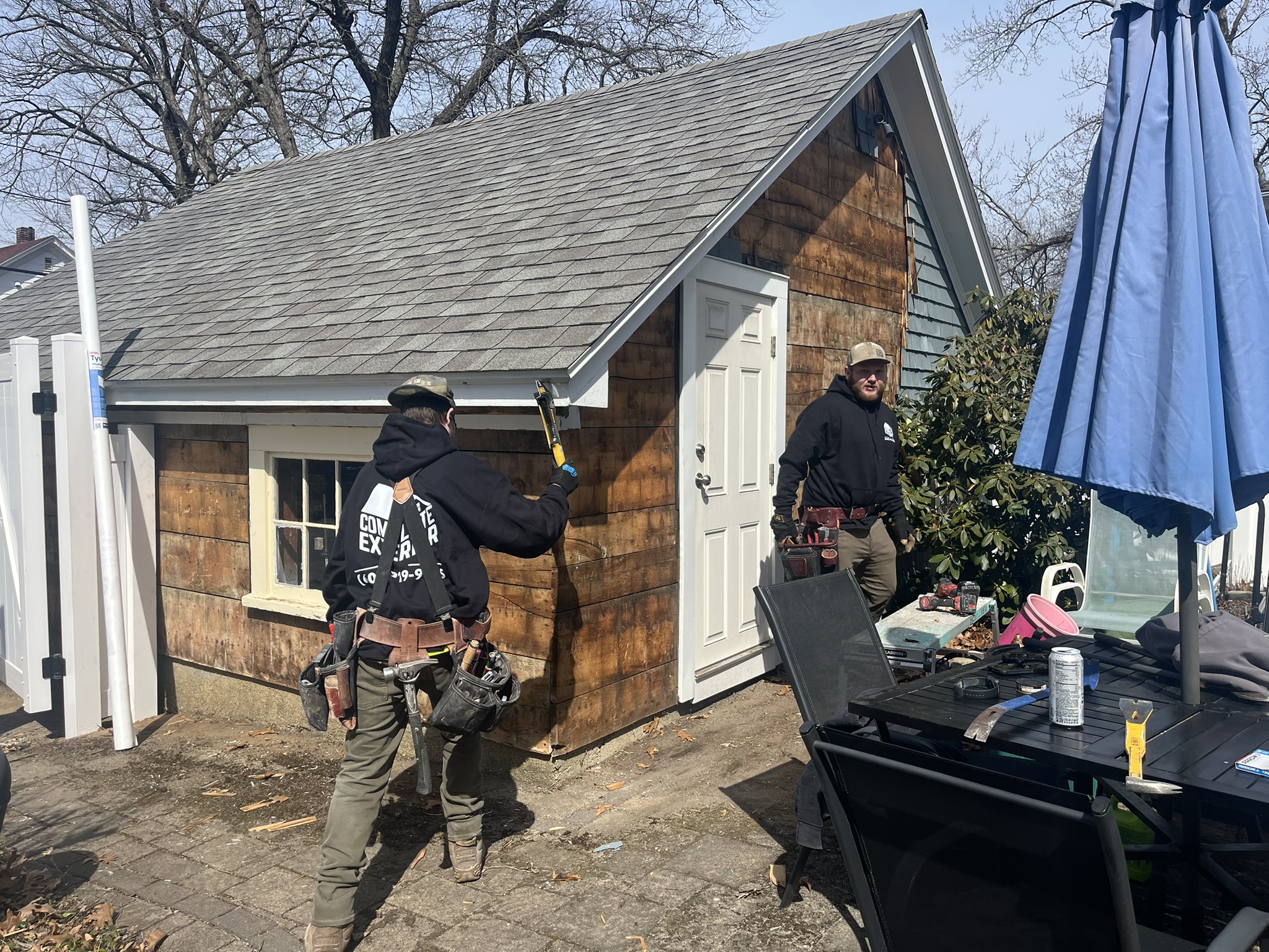 Dedicated Experts Installing Vinyl Siding; Complete Exterior