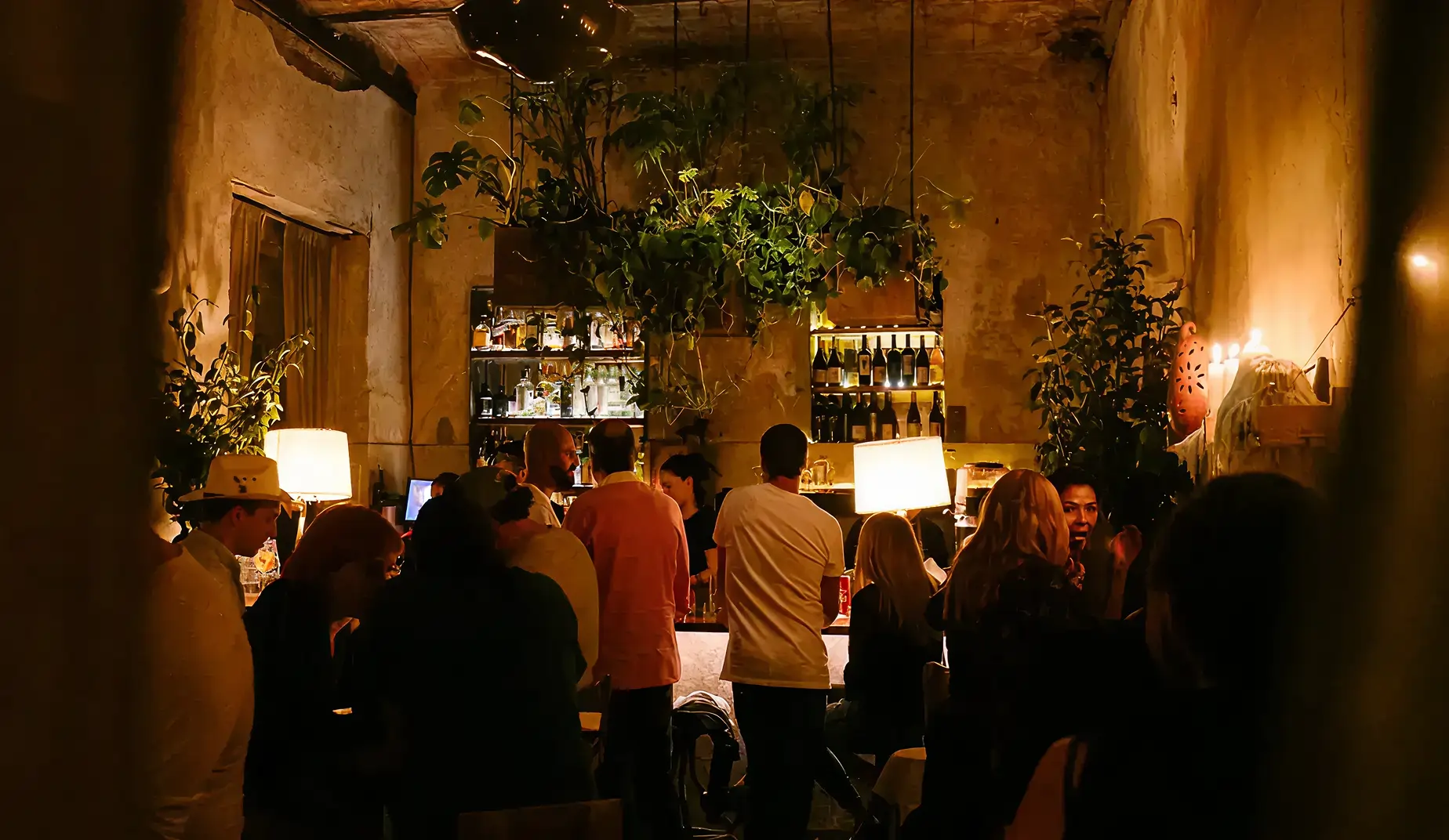 Taverna: cocina de humo y vino en la Juárez