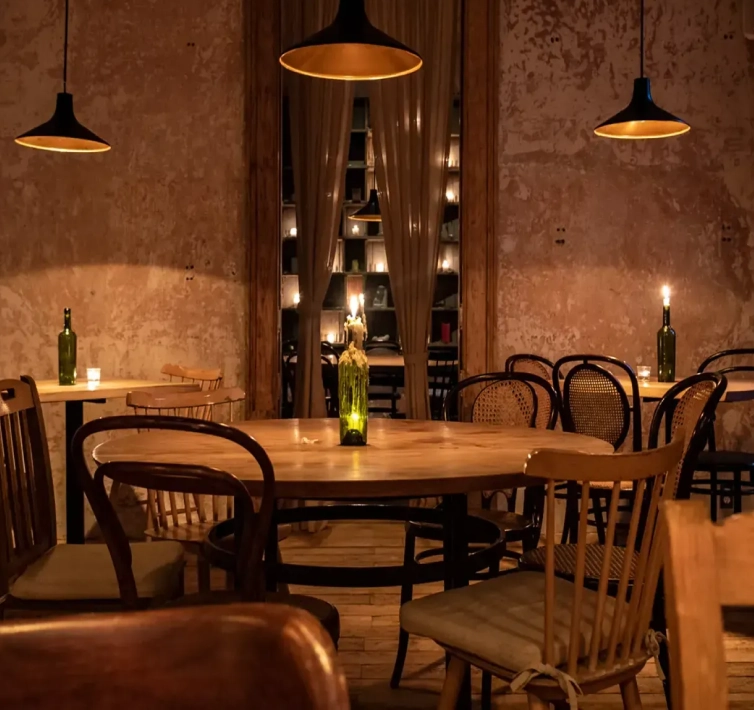 Taverna: Wood-Fired Cuisine and Wine in La Juárez