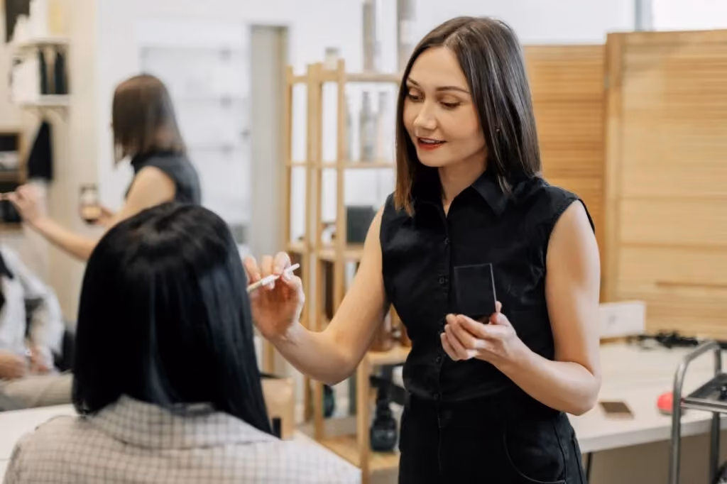 Makeup Artist (MUA)