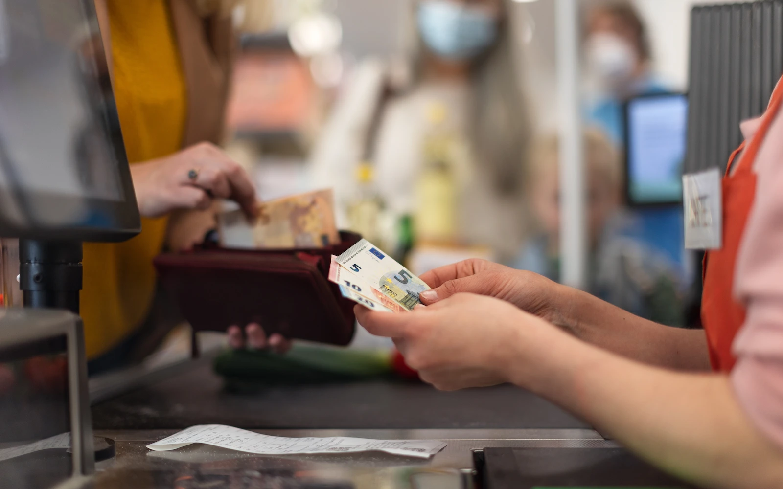 Pembayaran Tunai, Cara Tradisional dalam Bertransaksi