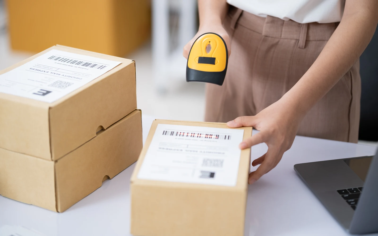 Perbedaan Barcode dan QR Code