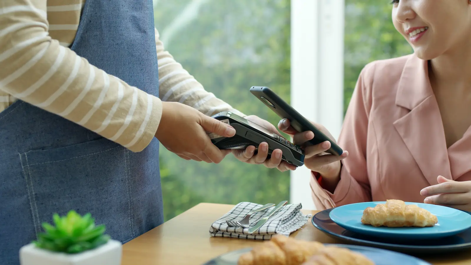 Peran Teknologi dalam Meningkatkan Efisiensi Biaya