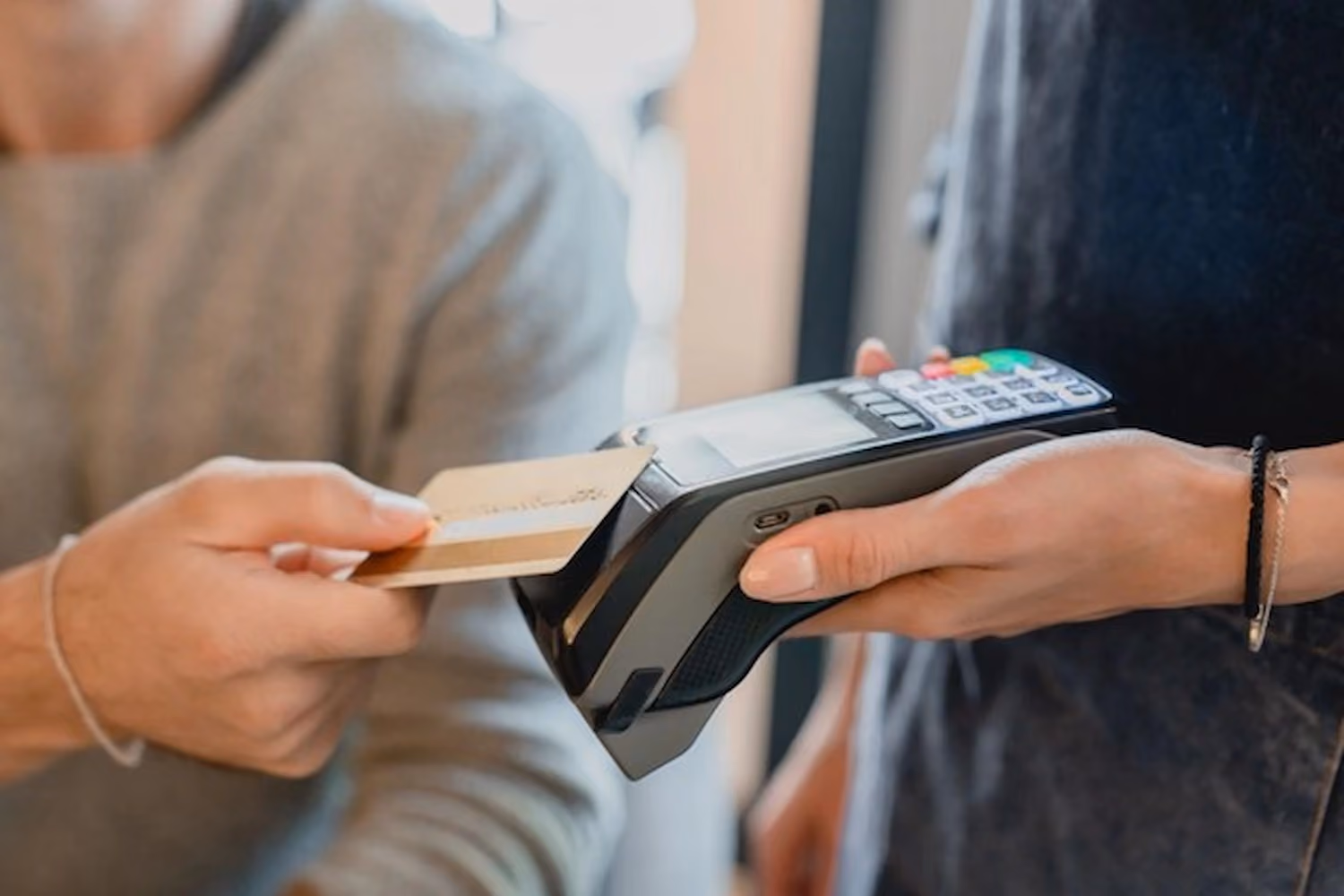 Pembayaran Debit Adalah Solusi Bisnis