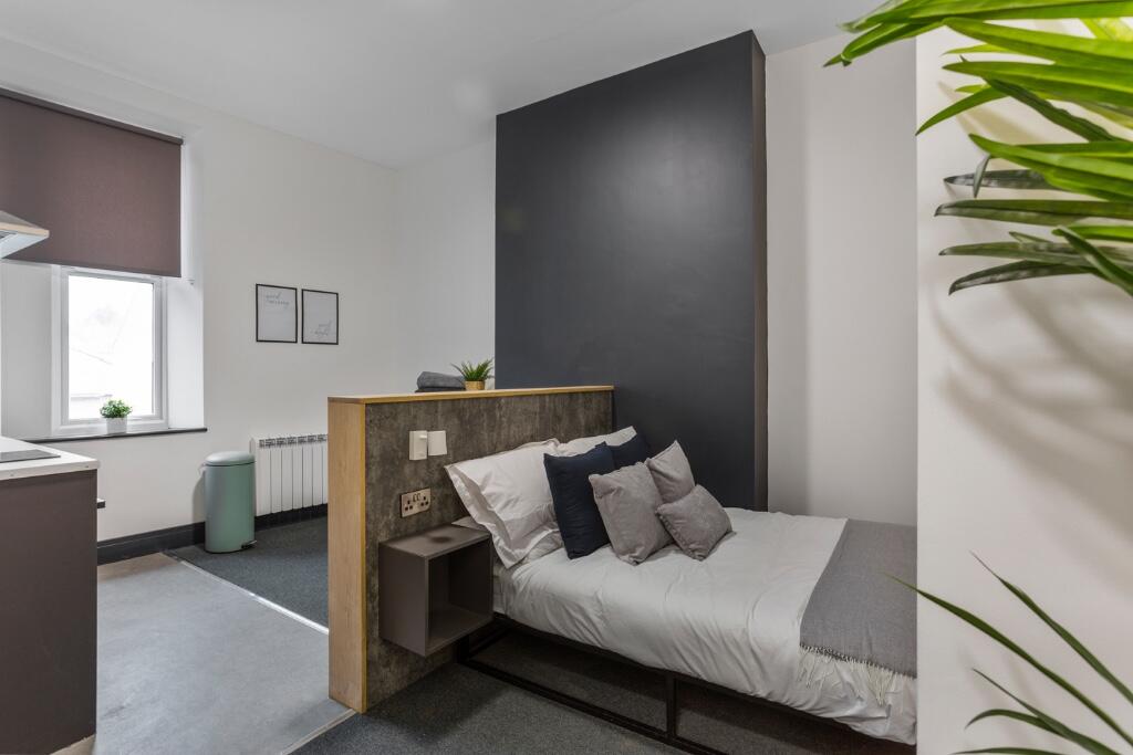 98 King Alfred Street - Flat 2 Studio 5