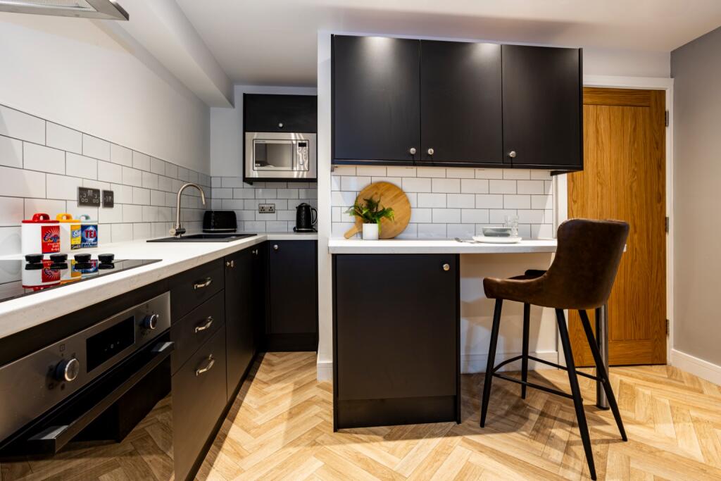 Wellington Street - Room 6