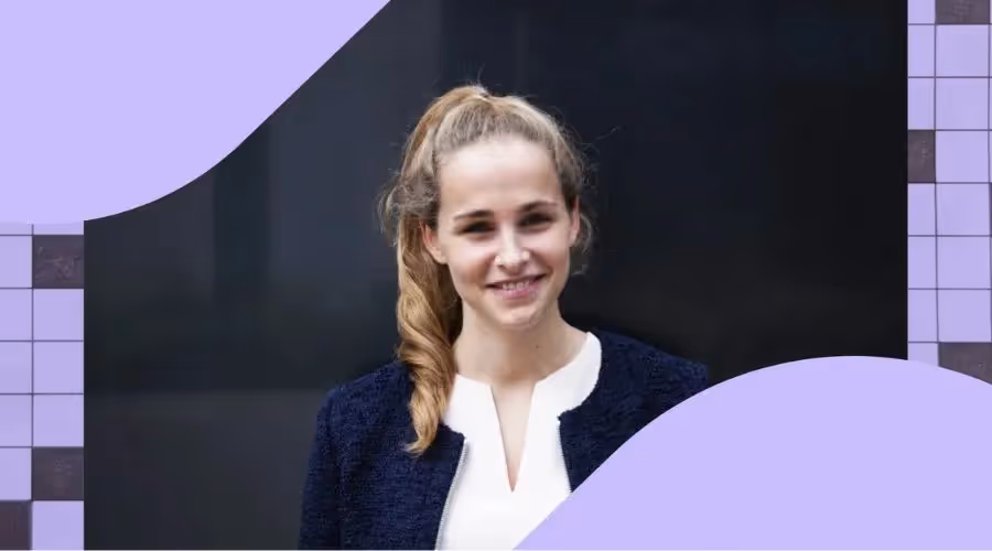 Foto von Lara, einer Alumnae der Tomorrow University und Hauptperson des Blogs.