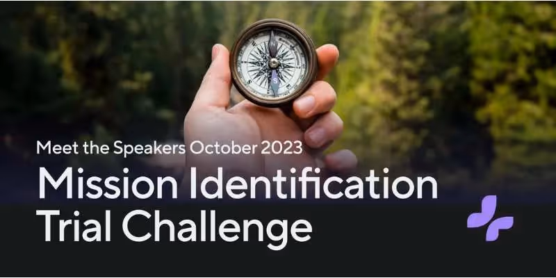 Hand, die einen Kompass im Wald hält, mit dem Text: "Mission Identification Trial Challenge."