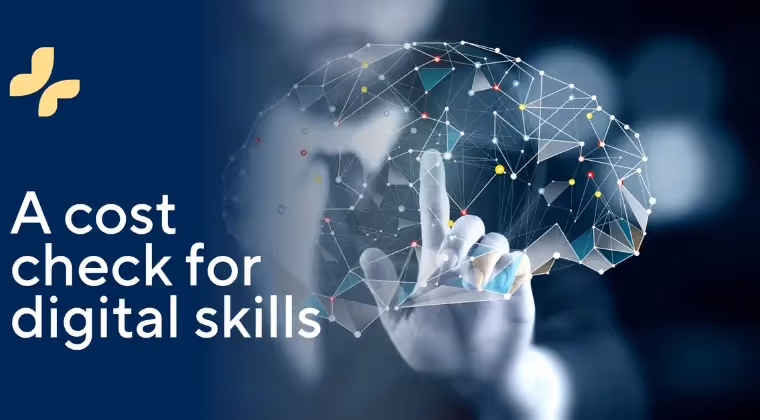 Eine Person berührt eine digitale Gehirnschnittstelle mit dem Text: Kostencheck für digitale Fähigkeiten.
