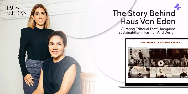 Zwei Frauen posieren neben einem Laptop, der die Plattform für Nachhaltigkeits-Masterclasses zeigt.