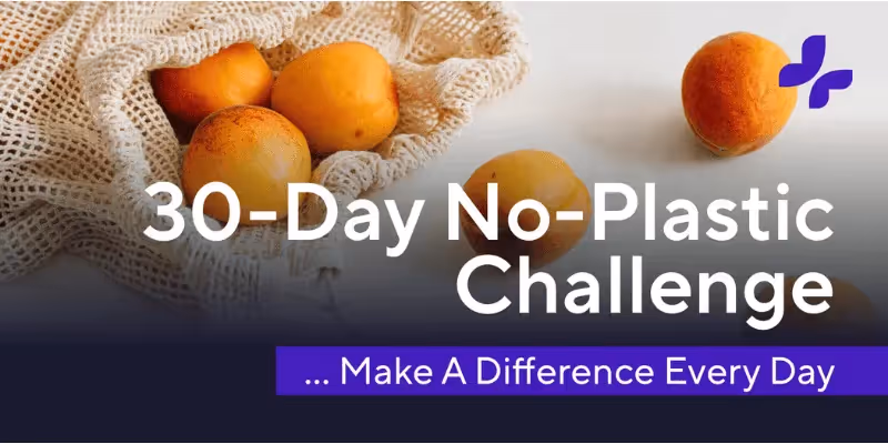 Aprikosen in einem wiederverwendbaren Netzbeutel mit Textüberlagerung: '30-Tage-Plastikfrei-Challenge... Mach jeden Tag einen Unterschied'.