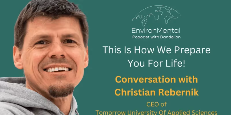 Christian Rebernik, CEO der Tomorrow University, in einem Podcast über lebensvorbereitende Bildung