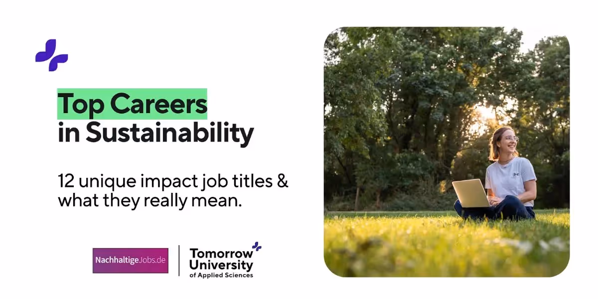 Junge Frau sitzt auf der Wiese mit Laptop, lächelt im Sonnenlicht, symbolisiert Top-Karrieren im Bereich Nachhaltigkeit und Jobtitel mit Impact.