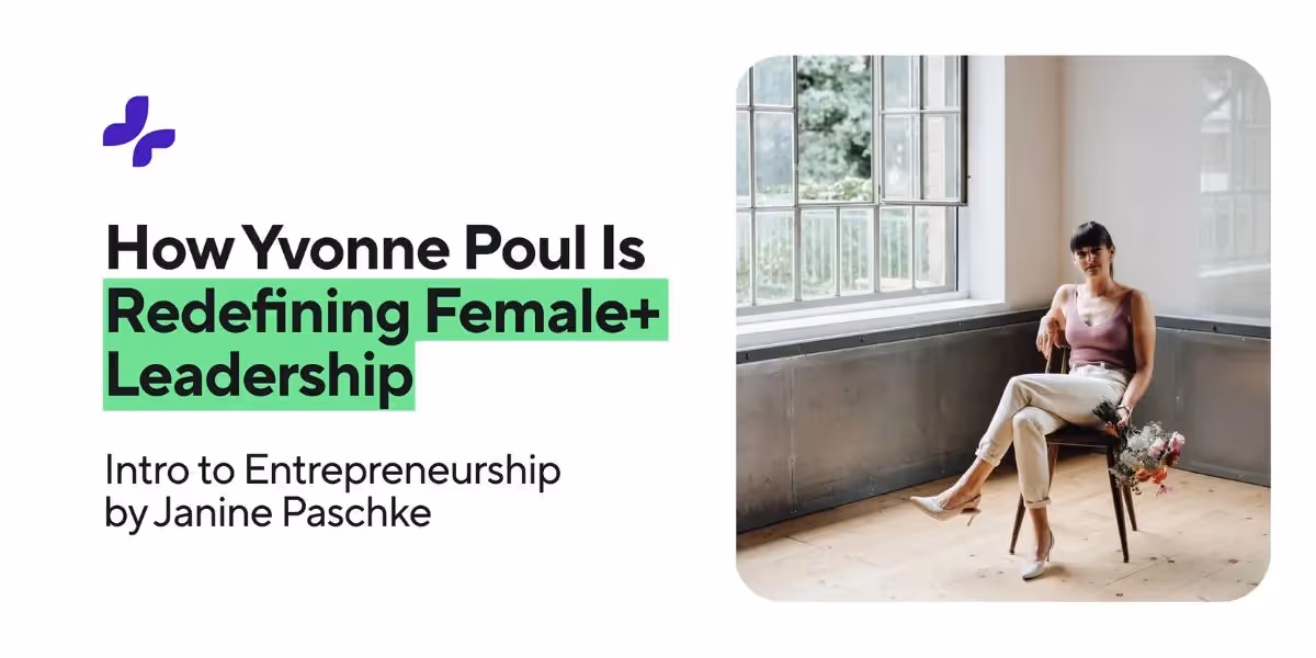 Yvonne Poul sitzt auf einem Stuhl und hält Blumen in der Hand an einem Fenster, Teil von Janine Paschkes Einführung in Unternehmertum zur Neudefinition von weiblicher+ Führung.