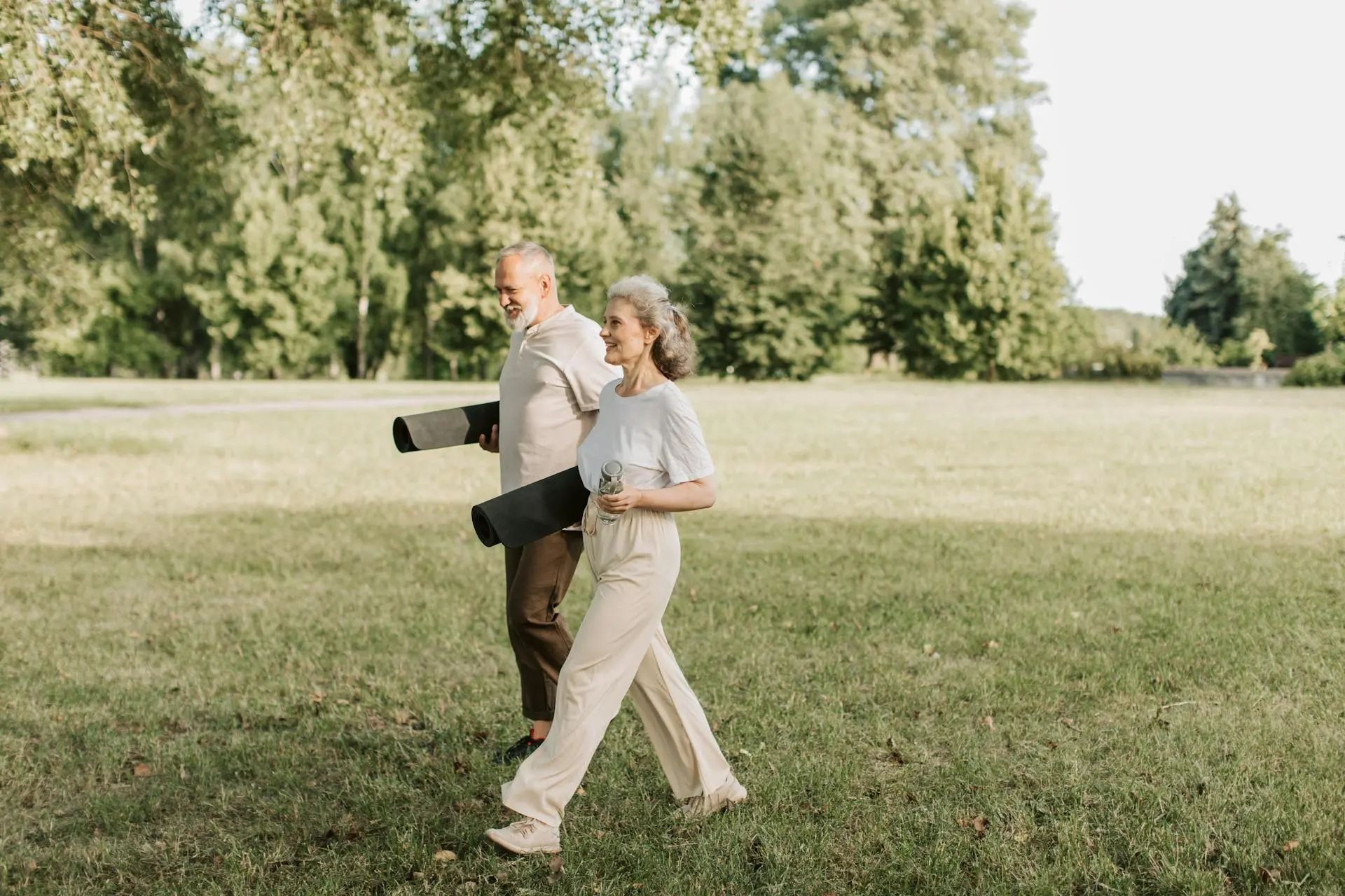 couple de séniors qui sont actifs et en bonne santé 