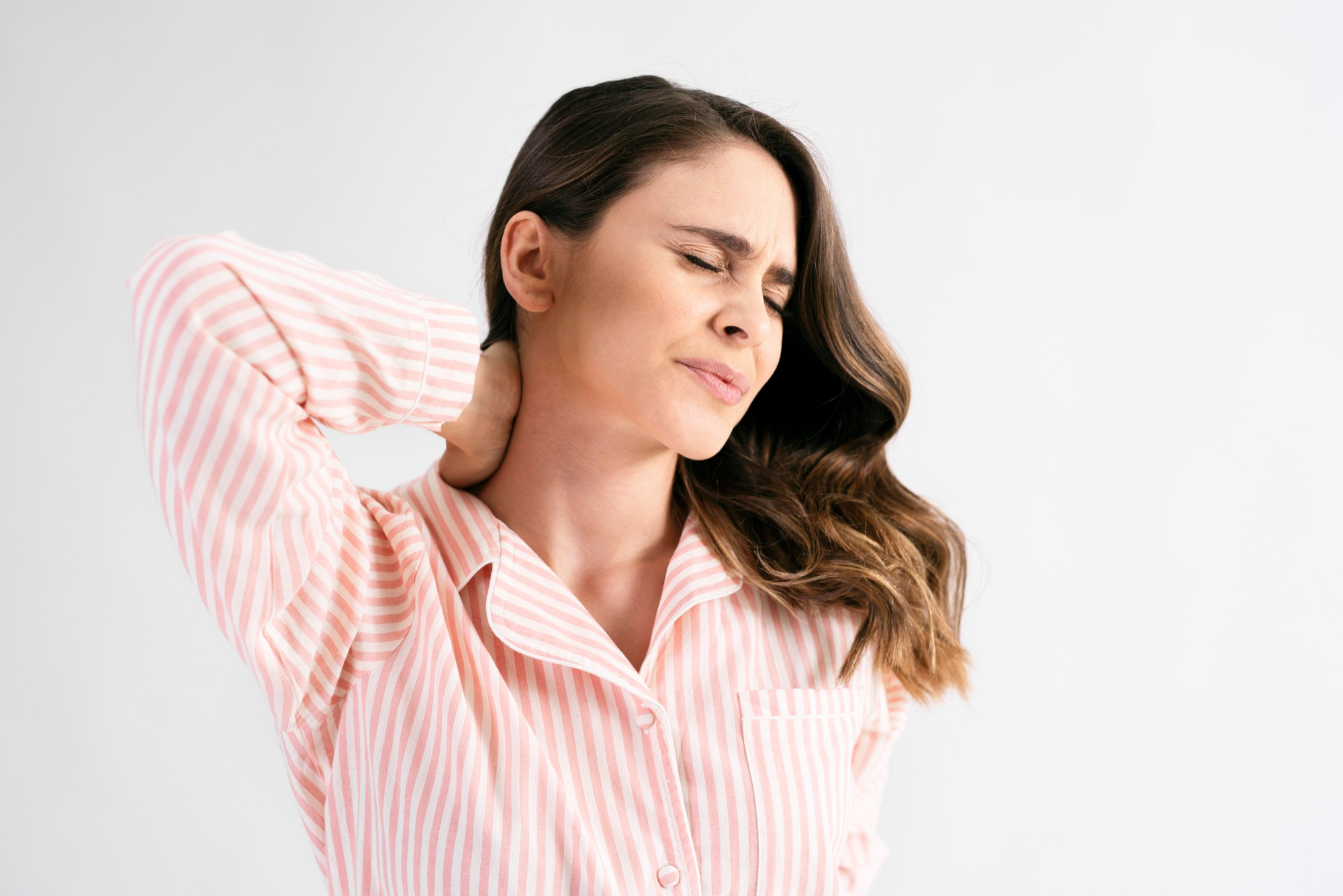 Douleurs cervicales : causes fréquentes et solutions