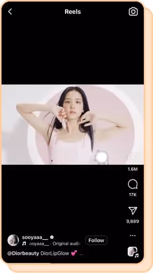 jisoo holding dior lip glow