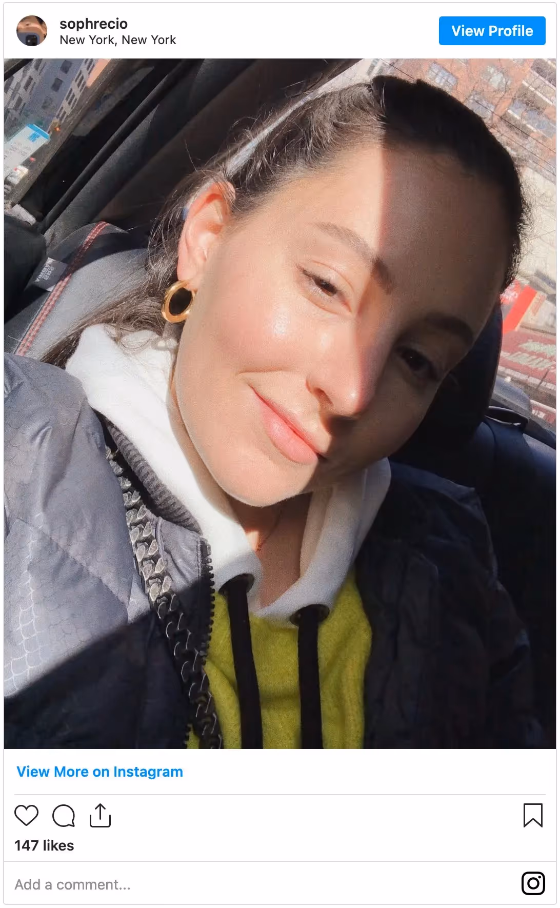 Selfie of @sophrecio in a car