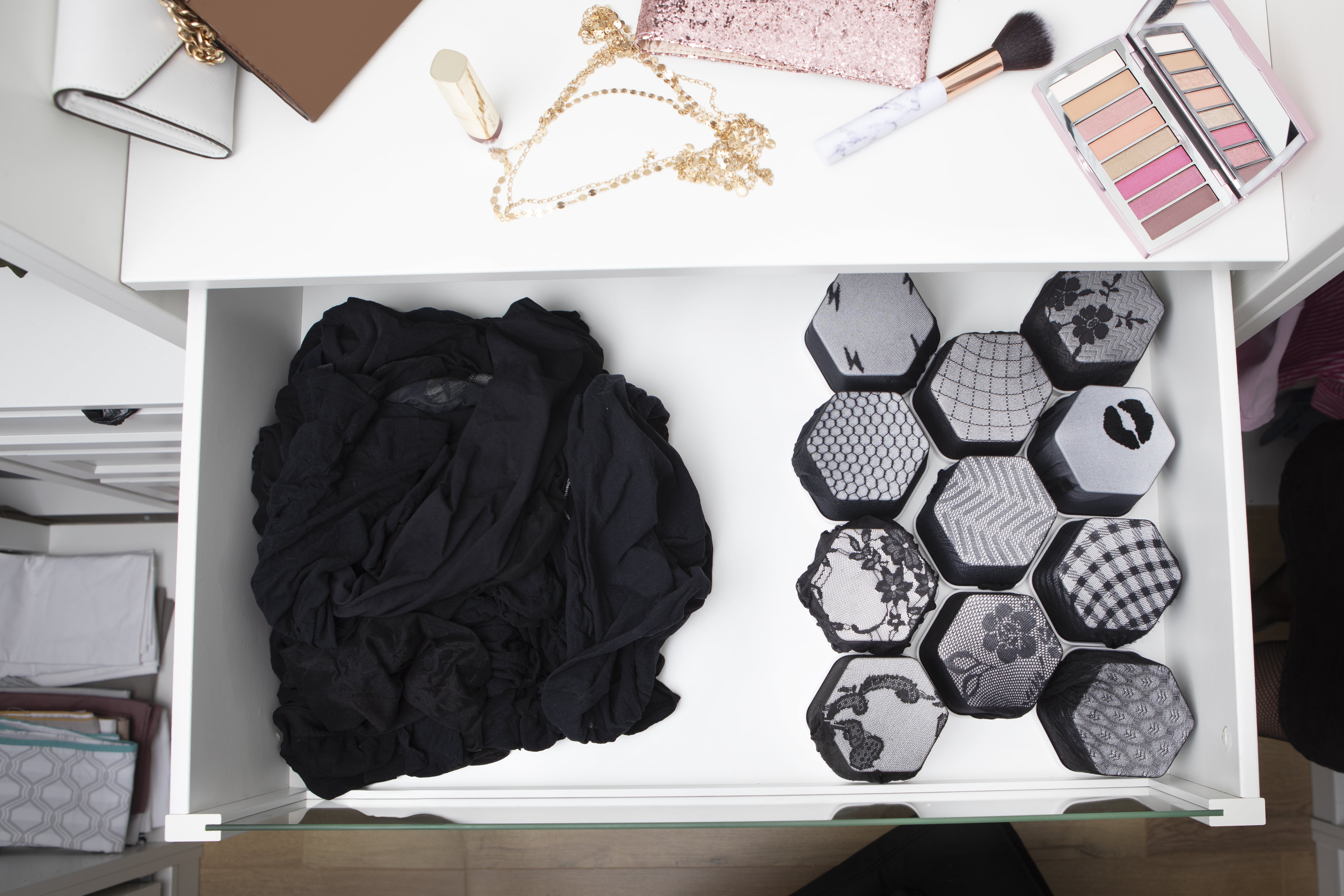 Eleganteazy Coffret de 5 petits écrins & 1 collant fantaisie au choix
