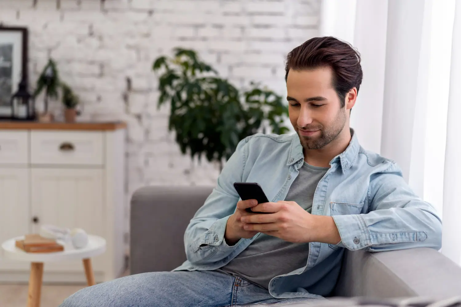 What to Look for in a HIPAA-Compliant Alumni App