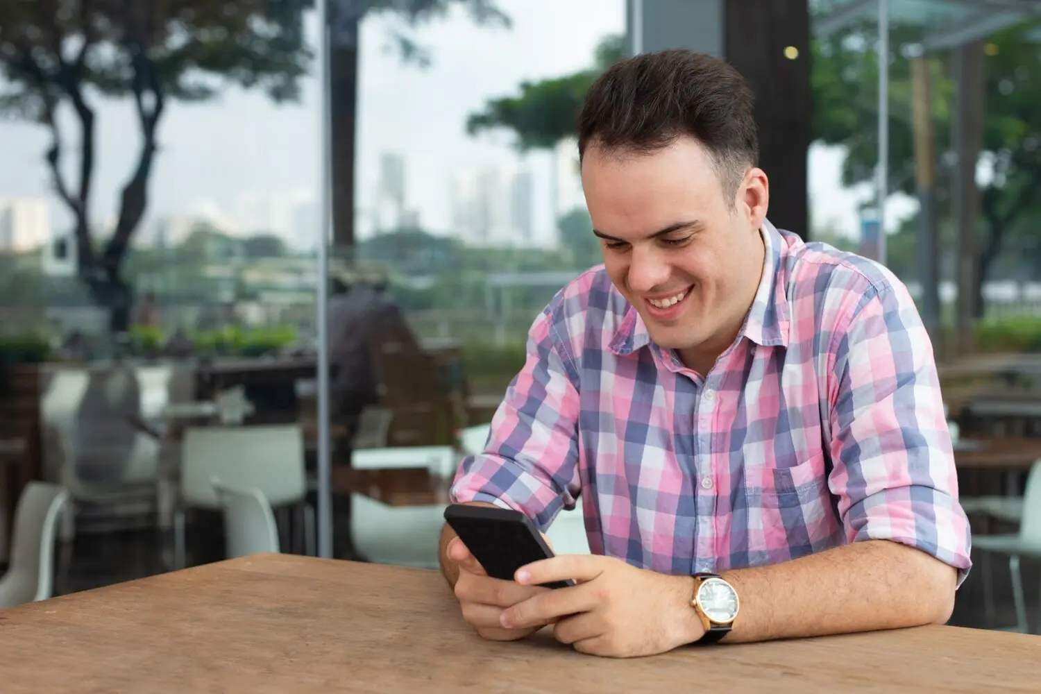 Patient using a behavioral health mobile app to stay connected with their addiction treatment program