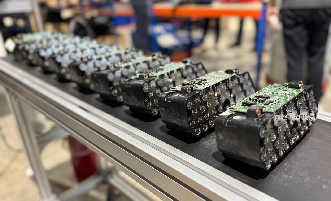 Batteries lithium en cours d'assemblage - VoltR