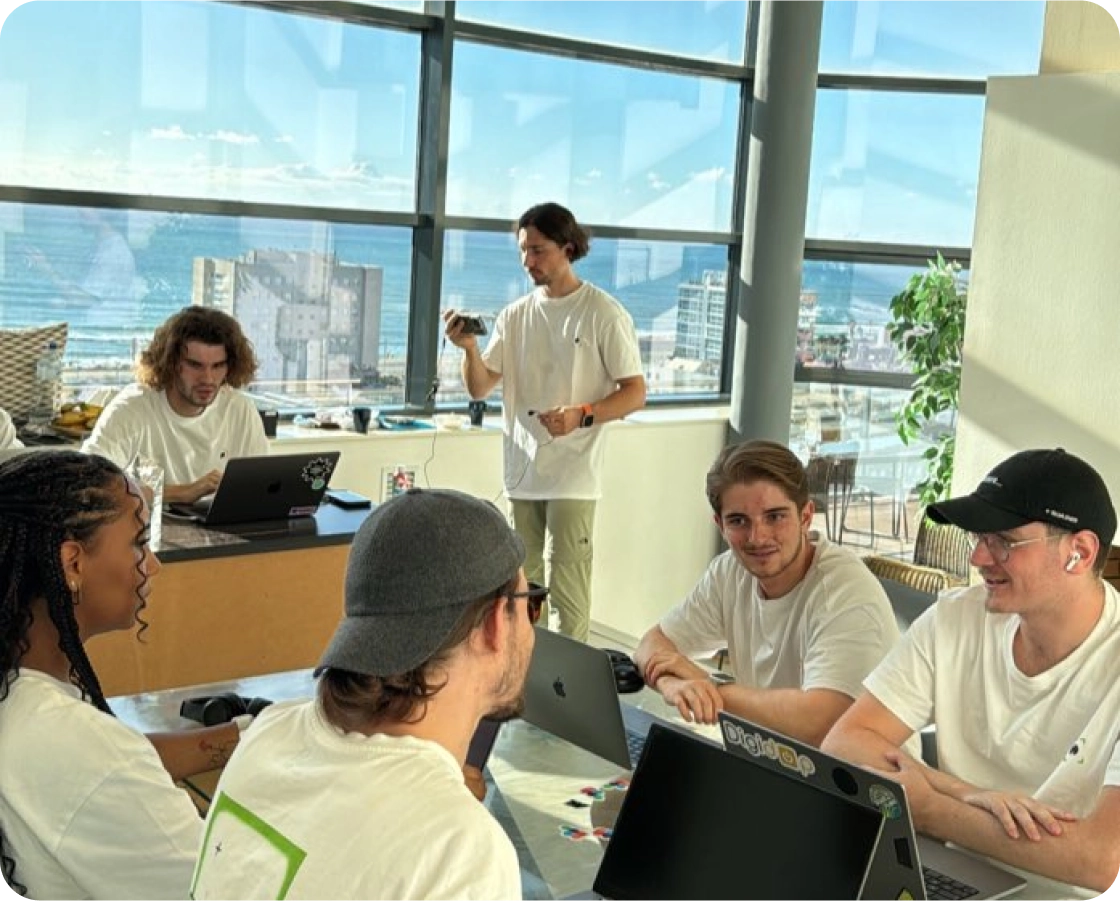 Photo de l'équipe Digidop dans des bureau Dans le sud de la France