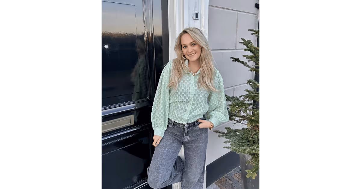 Lichtgrijze broek combineren dames