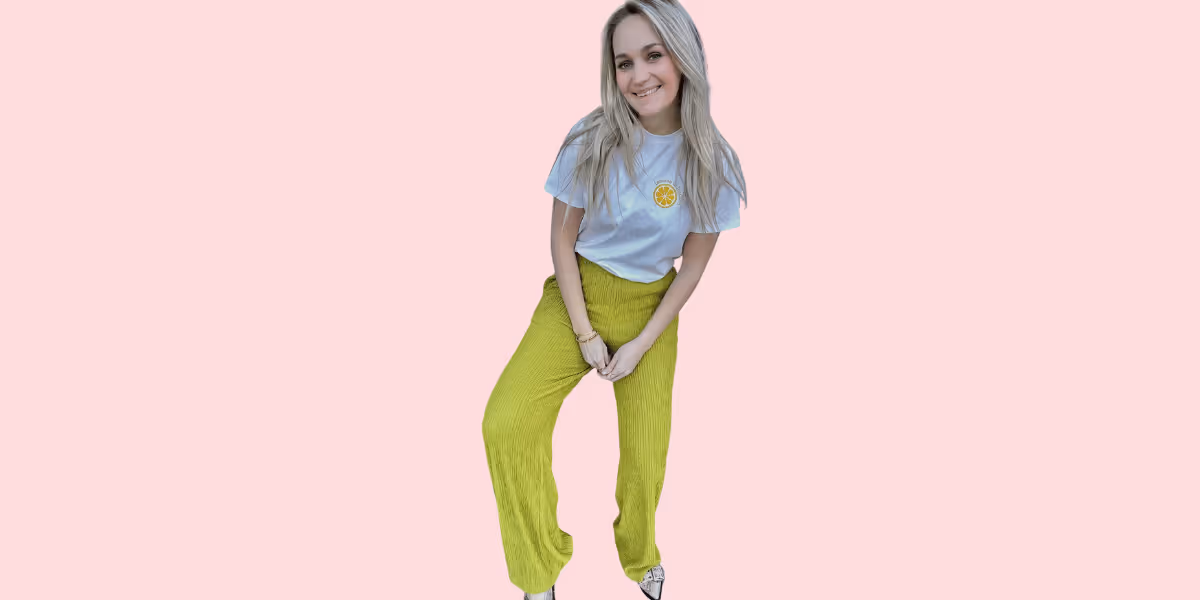 Leuke kleur shirt met groene broek combineren