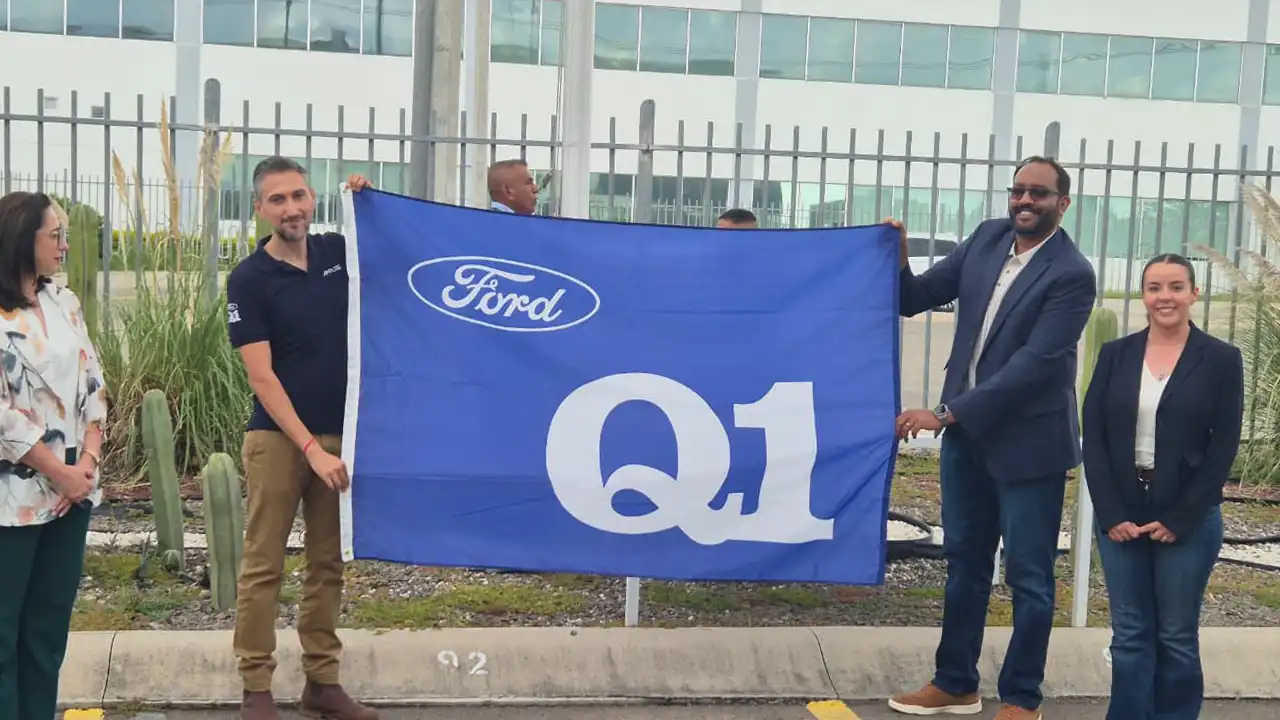 Mauricio and Ampure team holding up Ford Q1 award flag