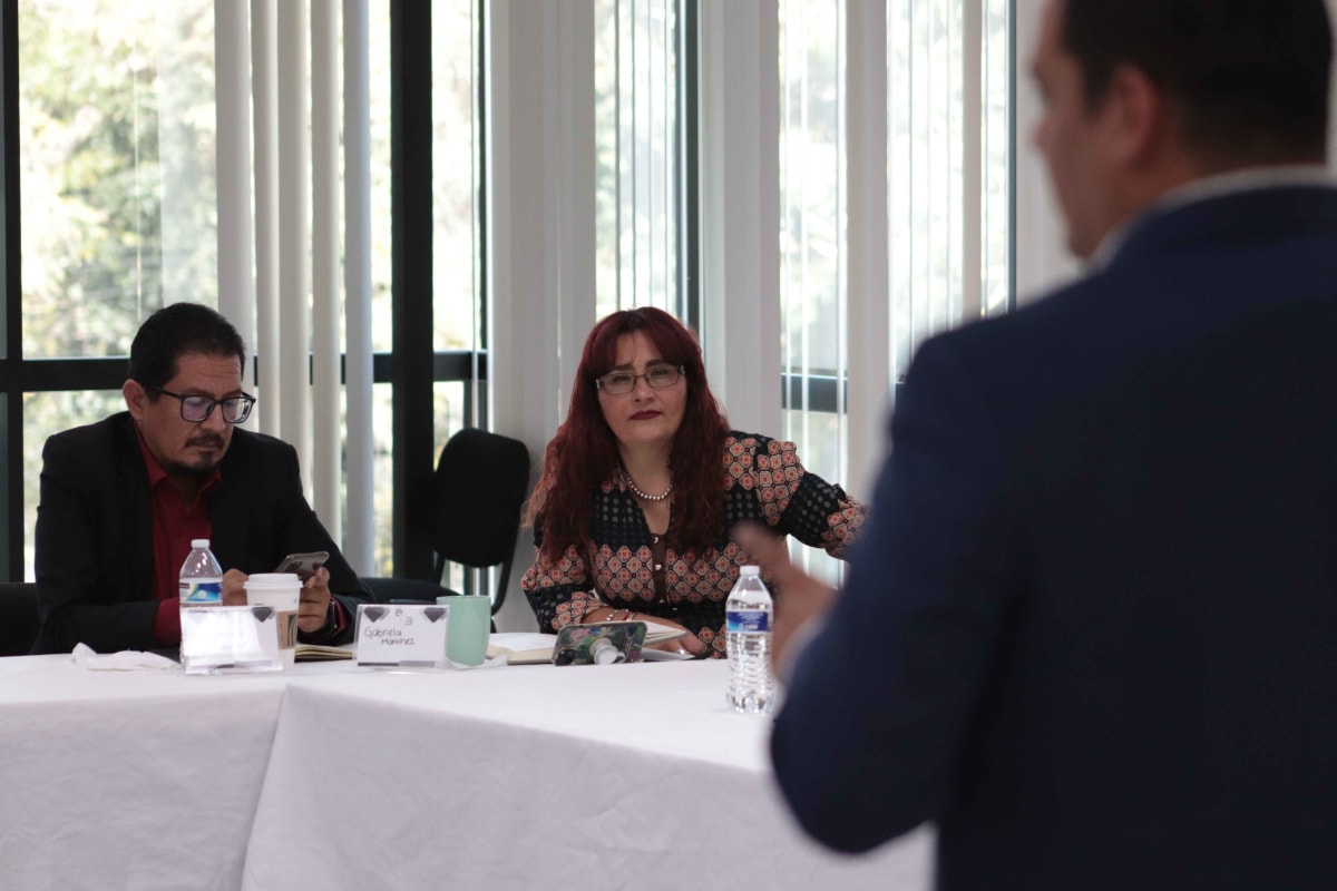 personas en una reunión