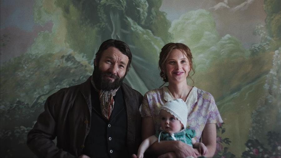 Joel Edgerton and Felicity Jones in Train Dreams