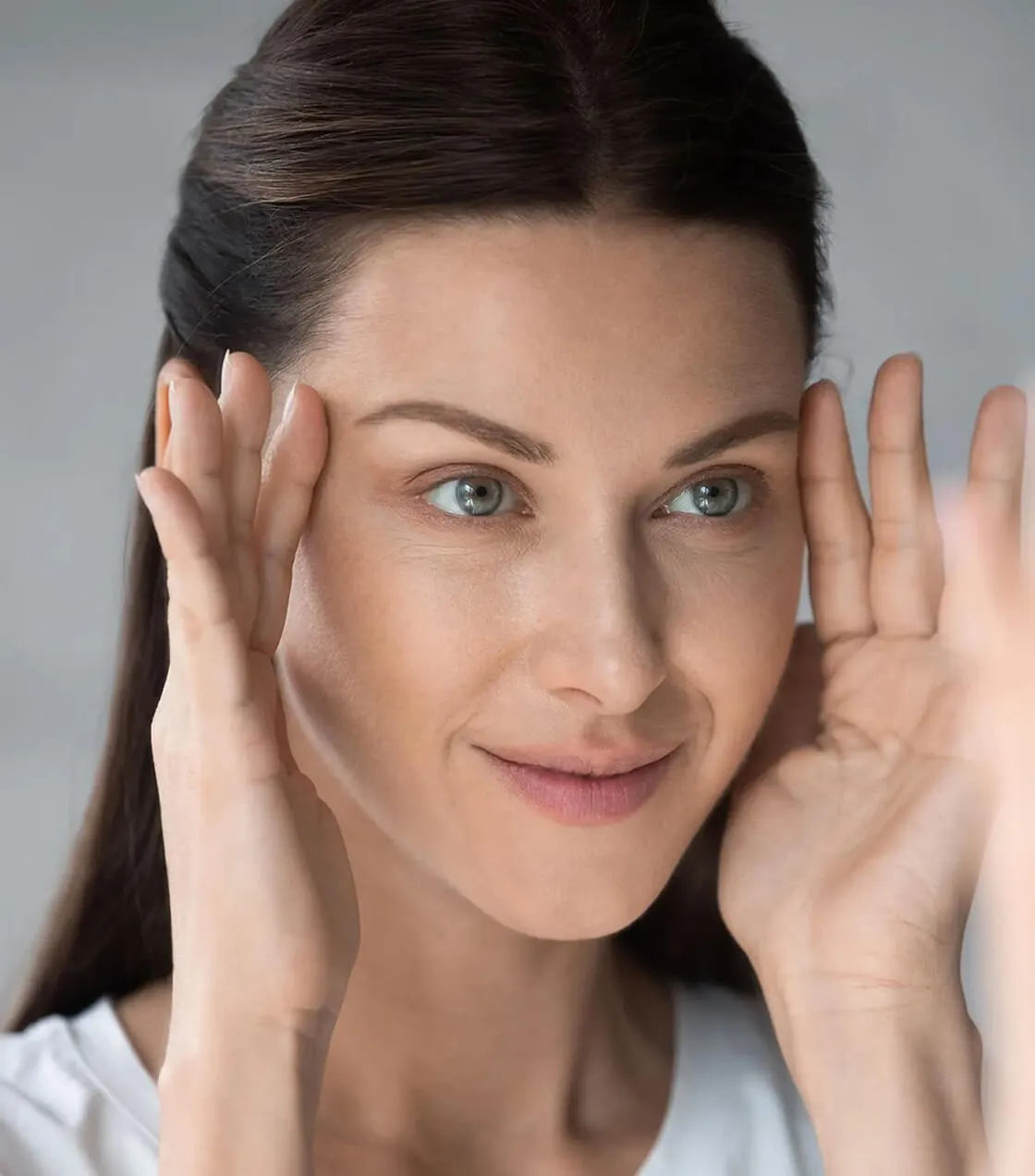 Woman with natural facial movement in a clinical setting