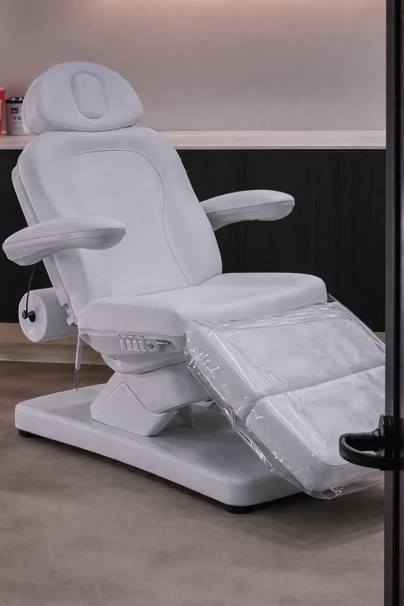 Modern, luxury medical treatment chair in a clinical suite at SOM Aesthetics in Encinitas, designed for comfortable cosmetic procedures and personalized skincare
