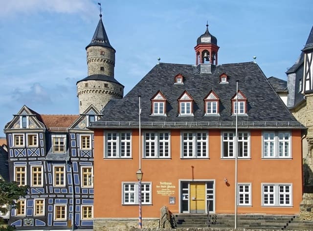 Rathaus Idstein mit Blauem Haus und Hexenturm historische Sehenswürdigkeiten in Hessen.
