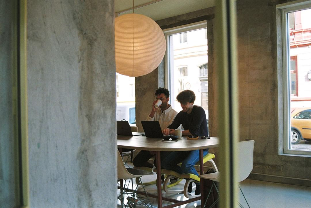 Founders Simon and Espen in the office