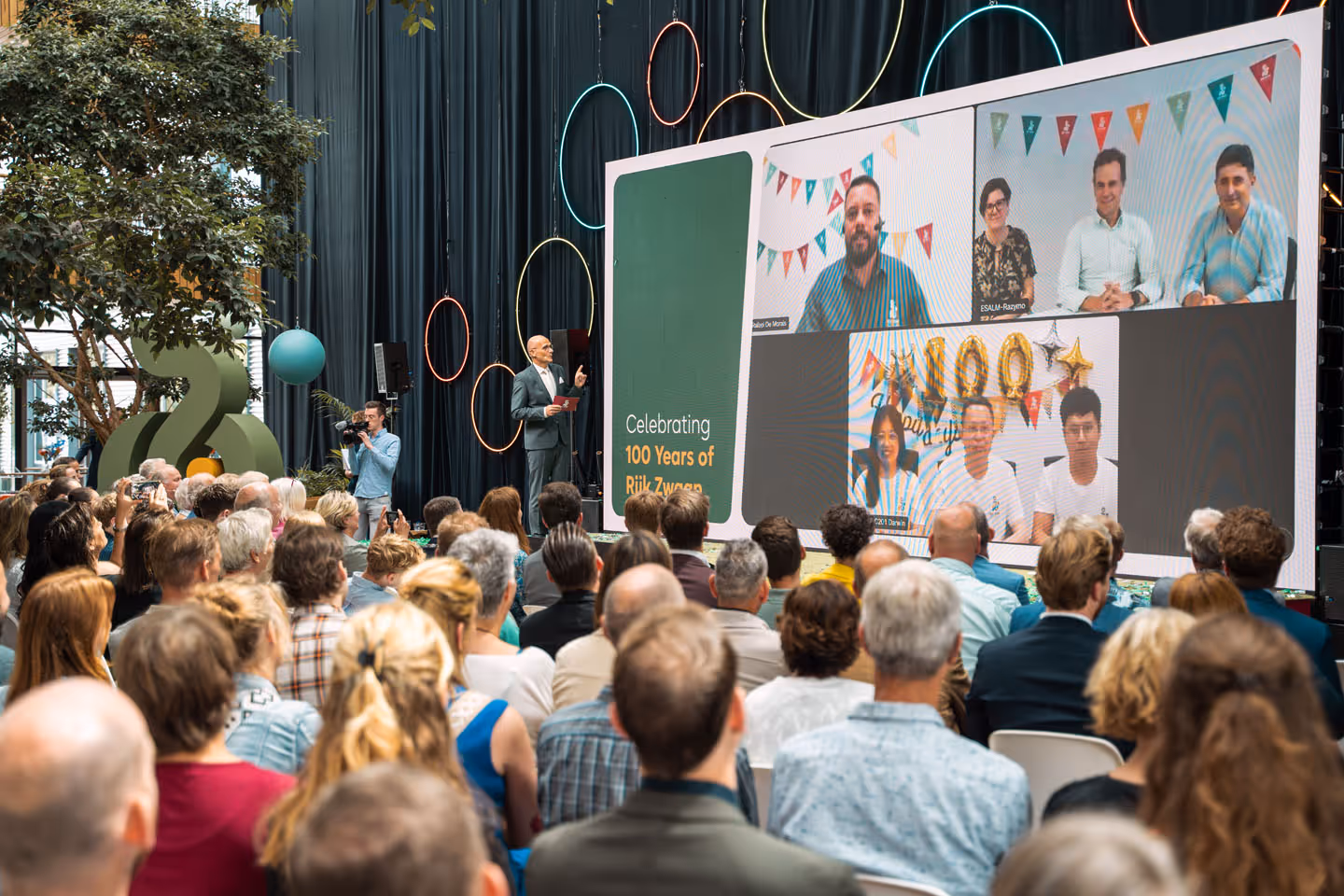 Kick off event met online verbinding met relaties tijdens 100 jaar Rijk Zwaan jubileum georganiseerd door campagne- en evenementenbureau kaatenco
