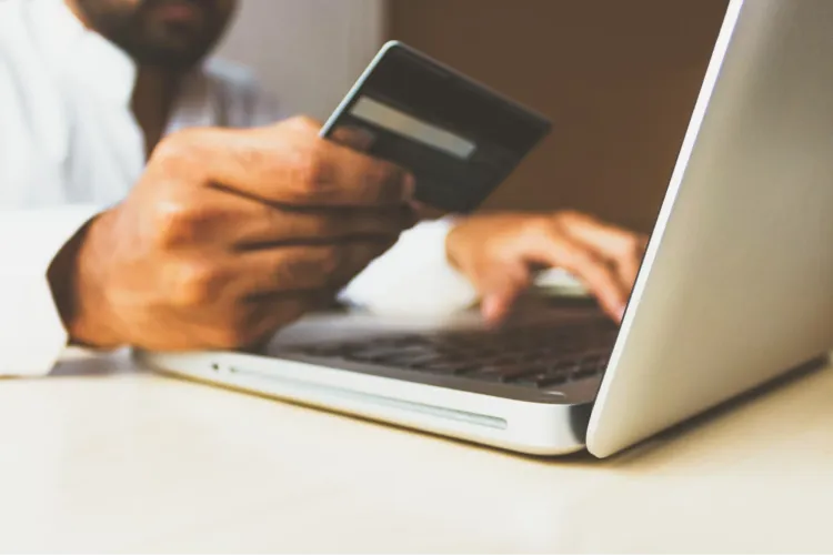 Man online buying