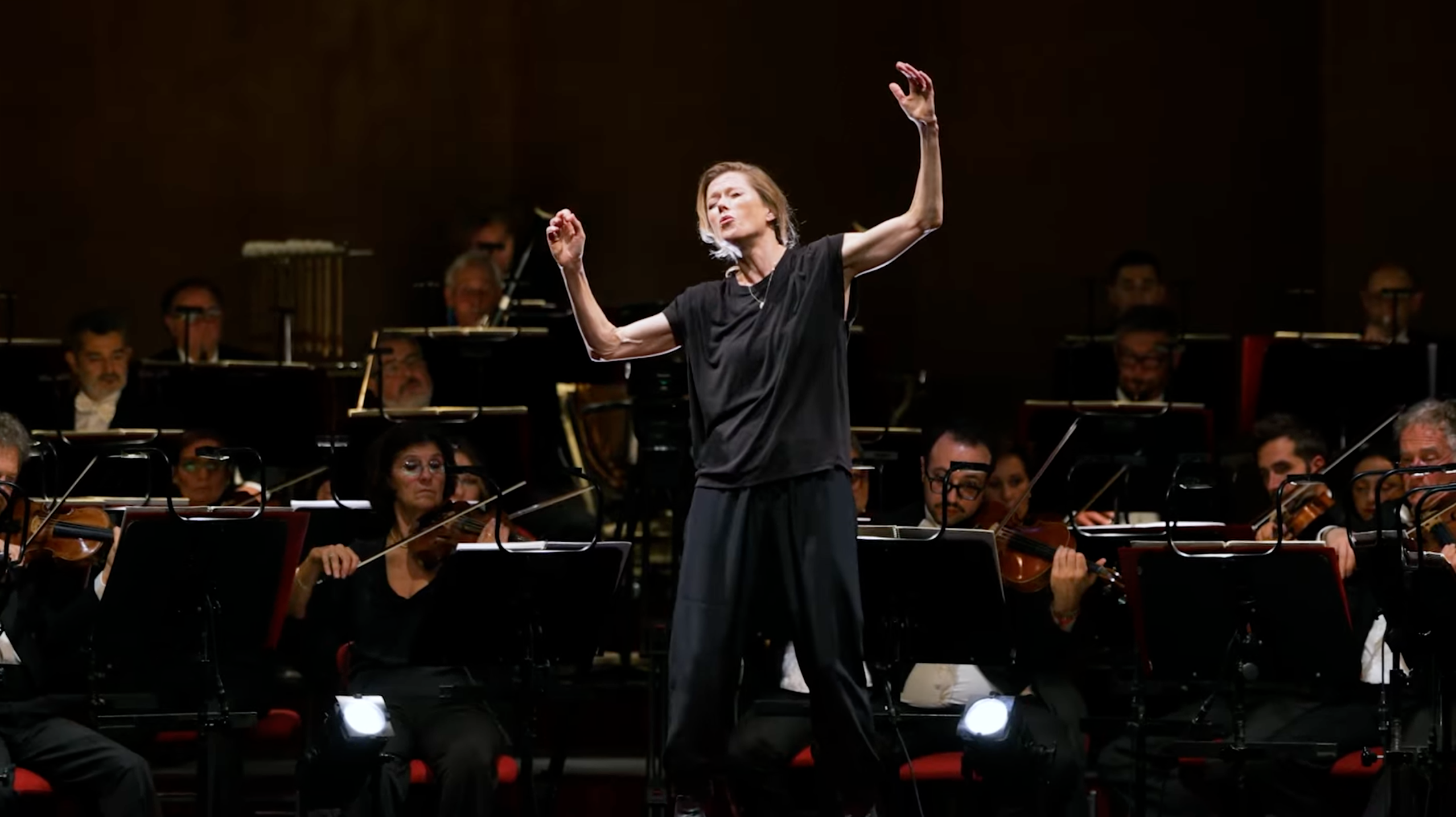 Barbara Hannigan debutta con la Filarmonica della Scala: "La voix humaine" in versione multimediale