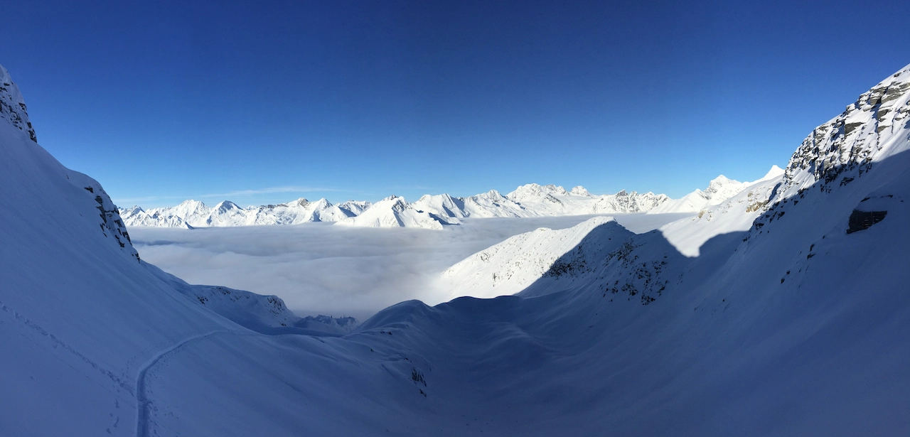 High in the Selkirk Mtns looking over a see of cloud in the valley below 