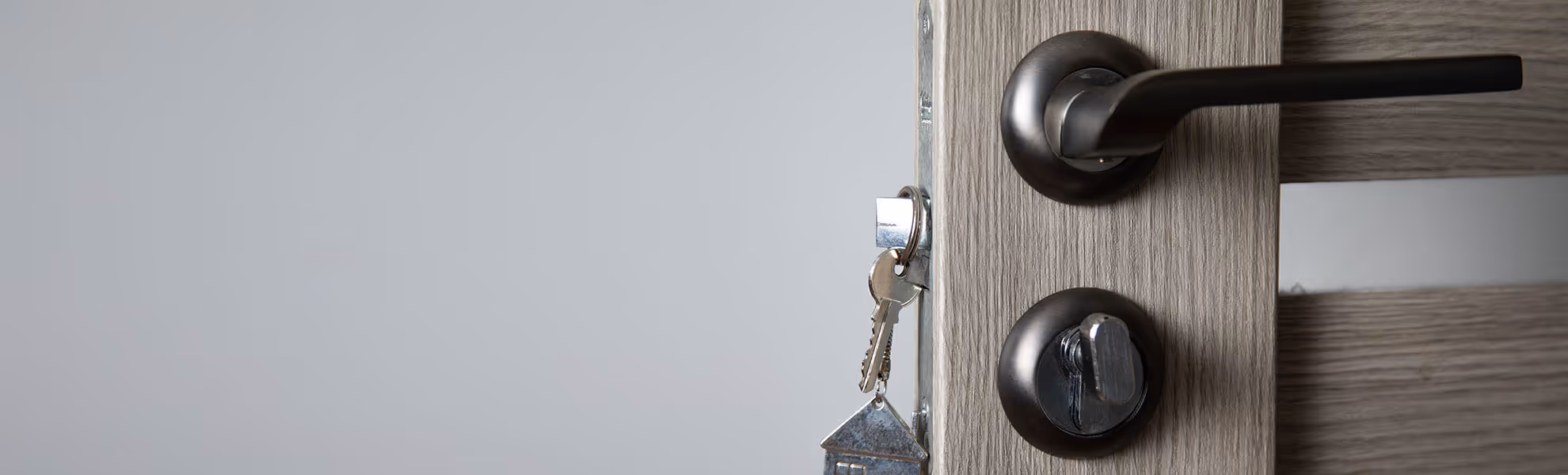 Stabile Haustür mit moderner Sicherheitsausstattung – umfassender Ratgeber für Türsicherheit im Jahr 2025