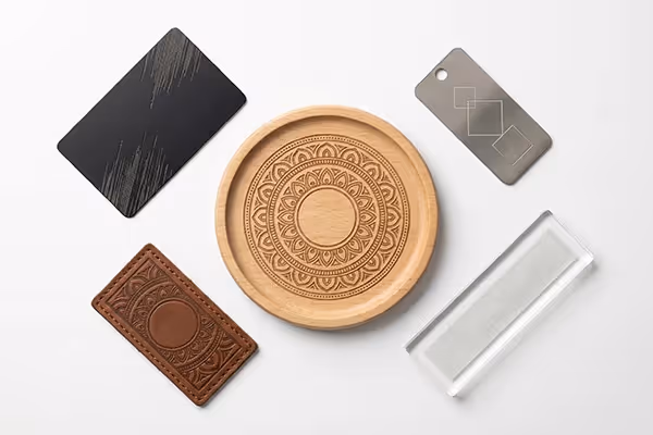 Verschiedene Materialien, die gelasert werden können