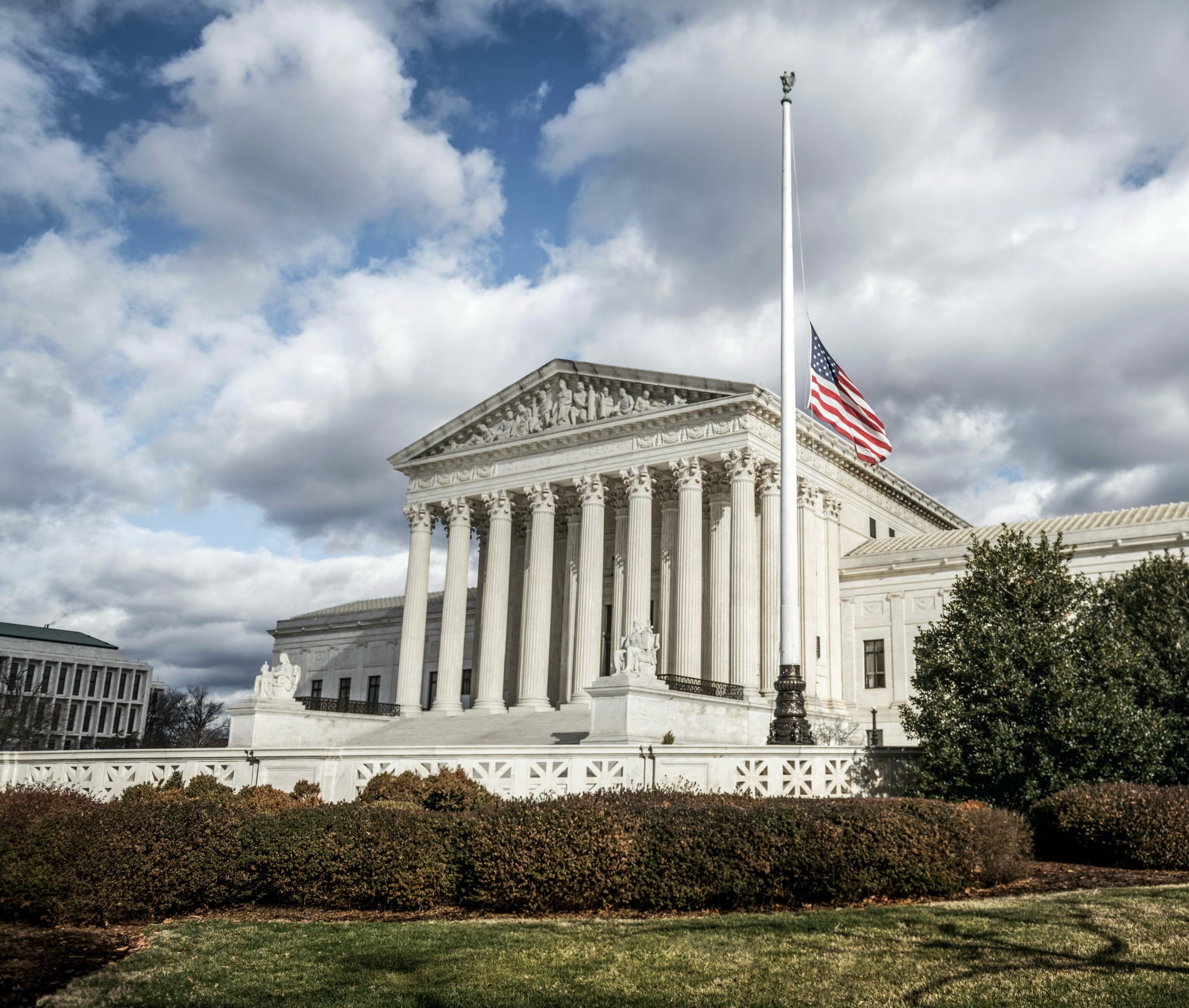 Supreme Court Overturns Chevron Doctrine, Redefining Federal Agency Authority