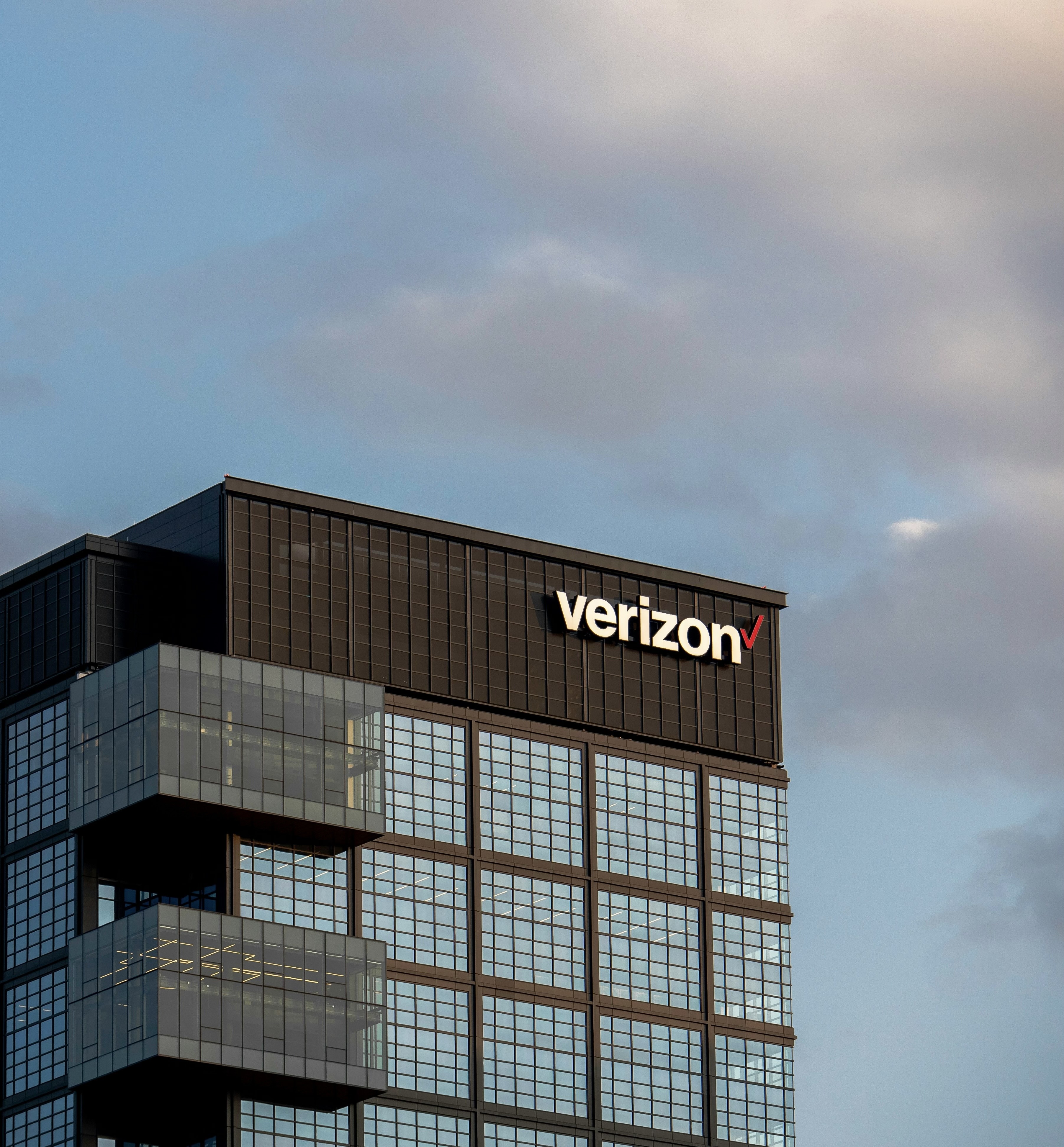 Verizon Subsidiary Hit with $16M FCC Fine Over API Security Lapses
