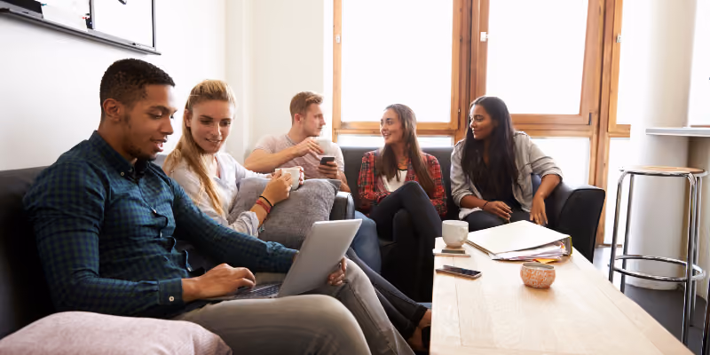 étudiants en colocation